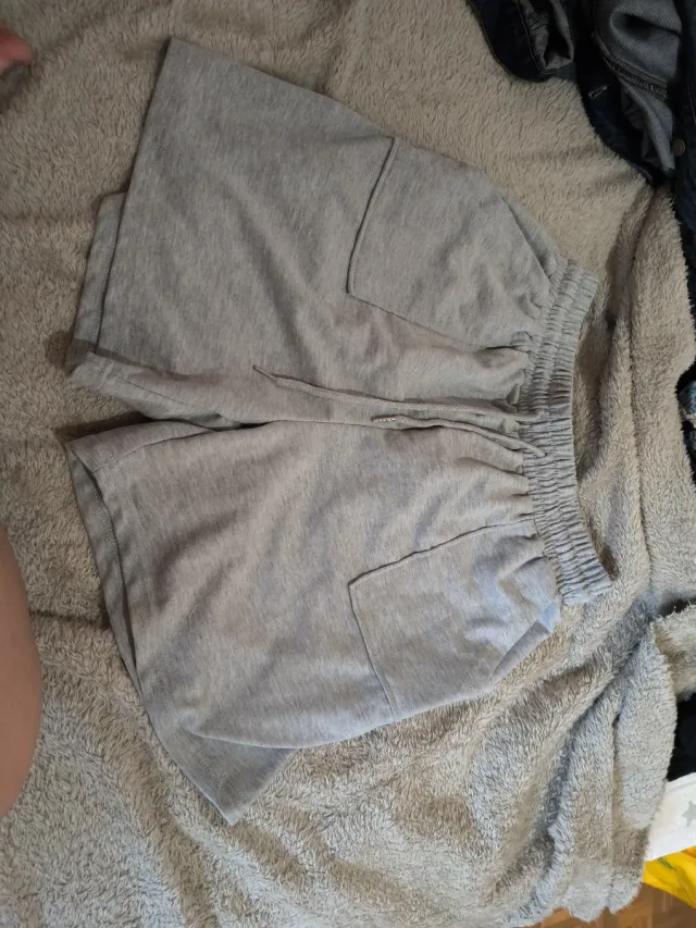 Pantalón deportivo gris