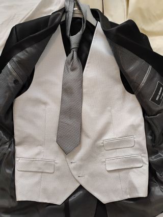 Traje de ceremonia hombre negro con detalles