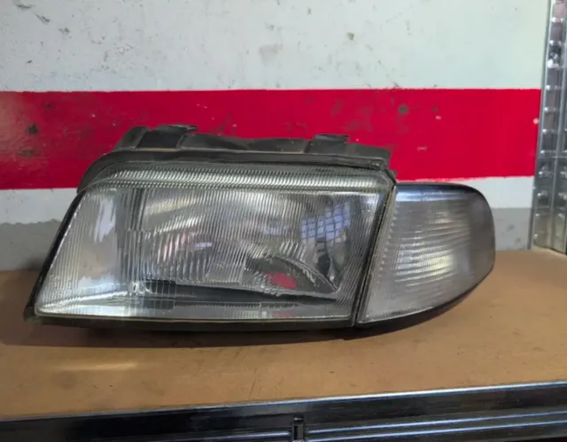 Foco Izquierdo Audi A4 8D0 941 029