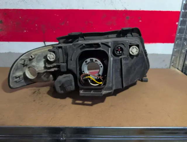 Foco Izquierdo Audi A4 8D0 941 029