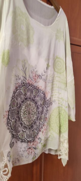 Blusón talla 44/46  estampado floral
