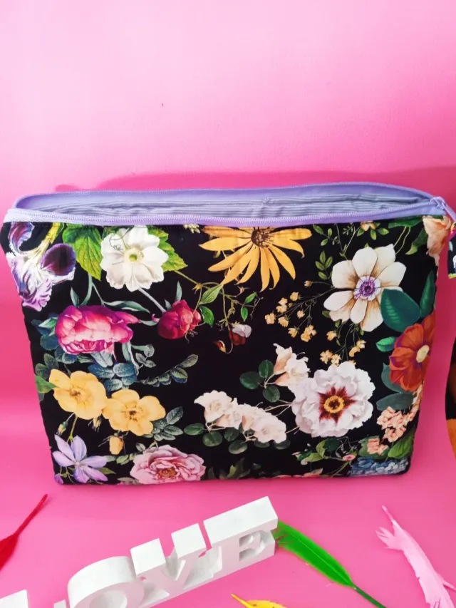 Funda portátil floral negra