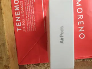 Caja vacía AirPods Apple blanca
