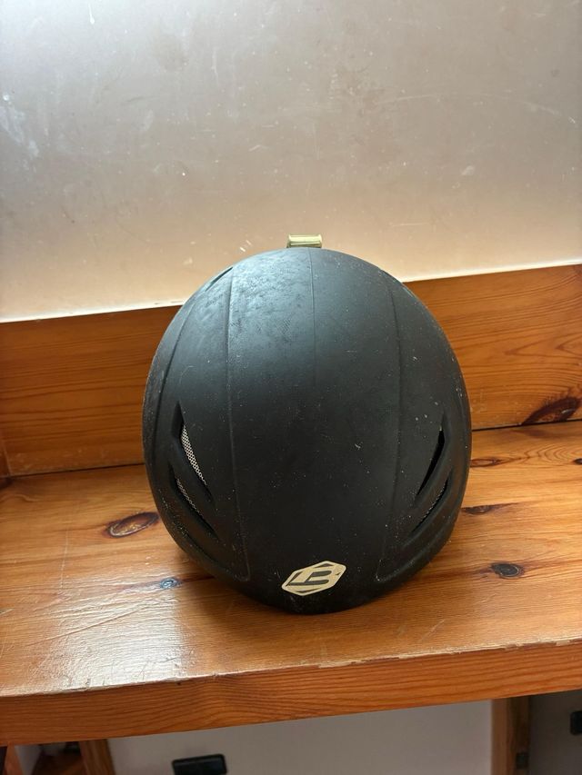 Casco de esquí negro