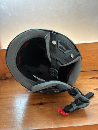 Casco de esquí negro