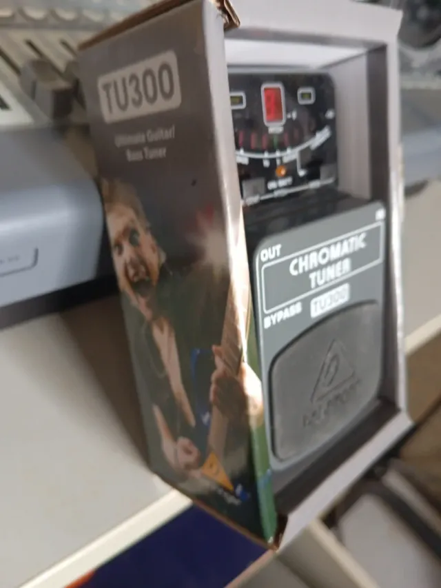 Pedal Afinador Behringer TU300 Cromático Guitarra