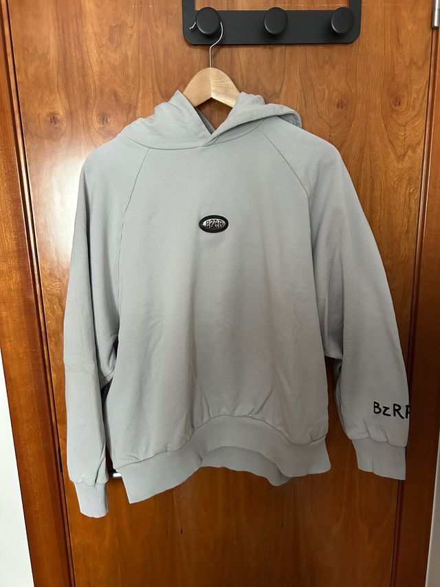 Sudadera Bershka ft Bizarrap Gris