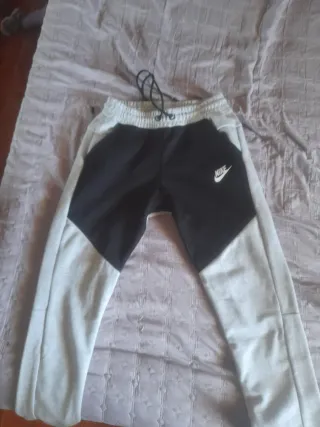 Pantalón Nike Tech Gris y Negro (buena calidad)