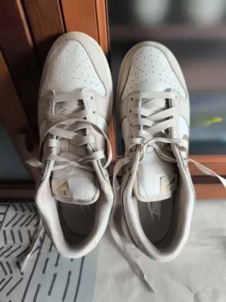 Tenis Nike Hombre Talla 41 Beige y Dorado