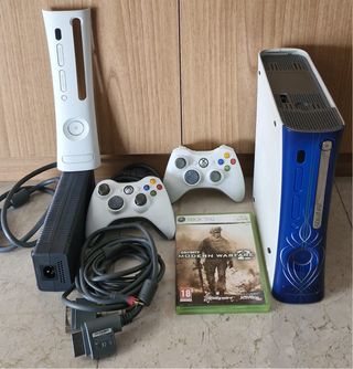 Xbox 360 con frontal fantasma y mando