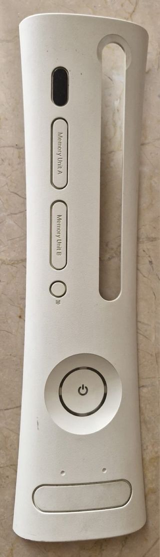 Xbox 360 con frontal fantasma y mando
