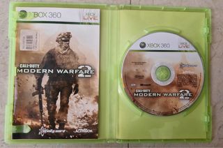 Xbox 360 con frontal fantasma y mando