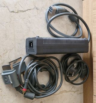 Xbox 360 con frontal fantasma y mando