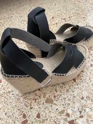 Sandalias Bershka negras talla 36