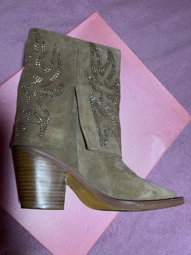 Botas Alma en Pena Beige con Pedrería