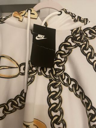 Sudadera Nike con estampado de cadenas