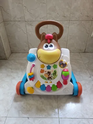 Andador infantil musical con forma de caballo
