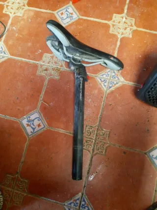 Sillín de bicicleta negro