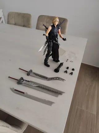 Figura Cloud Strife Final Fantasy VII Remake