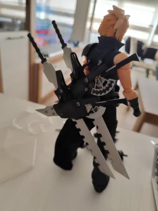 Figura Cloud Strife Final Fantasy VII Remake