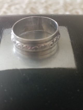 Anillo de plata con diseño