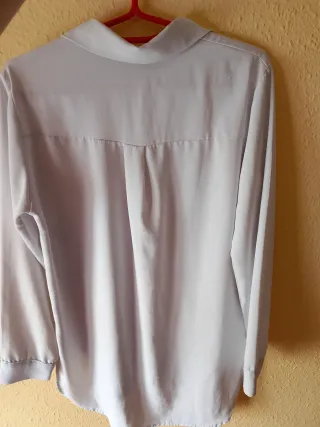 Camiseta larga blanca con bolsillos