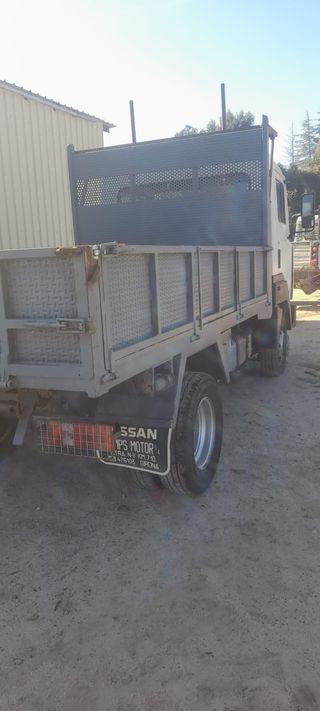 Camió Nissan bolquet