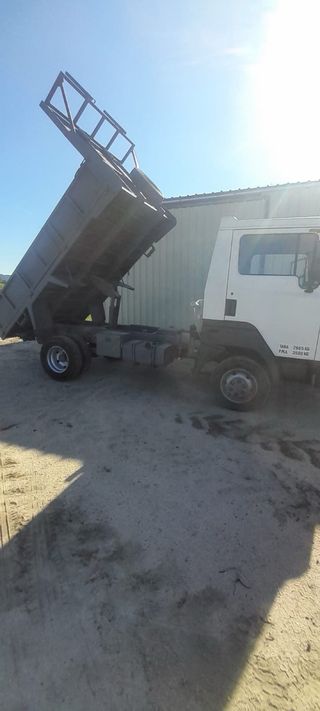 Camió Nissan bolquet
