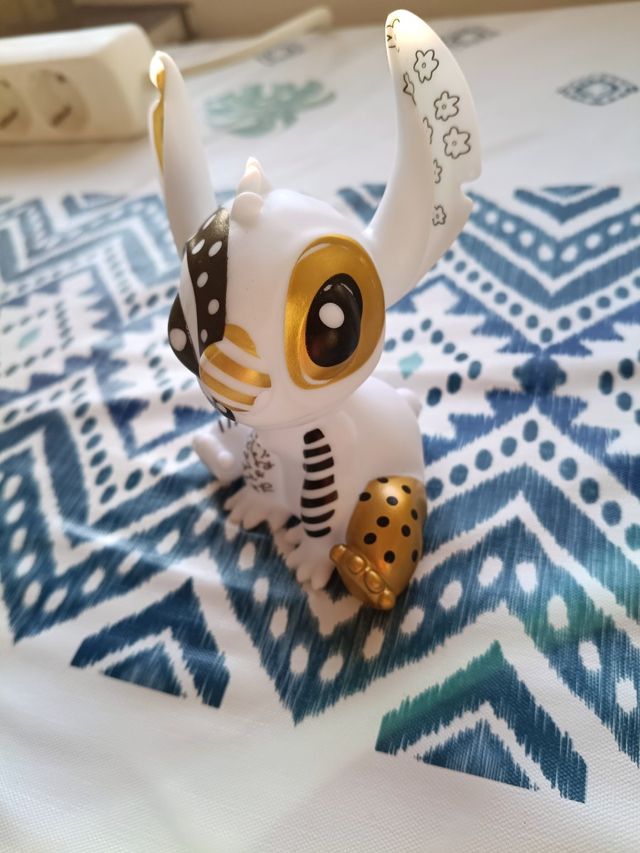 Figurita Stitch Arte Moderno