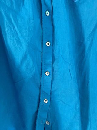 Blusa azul botones manga abullonada