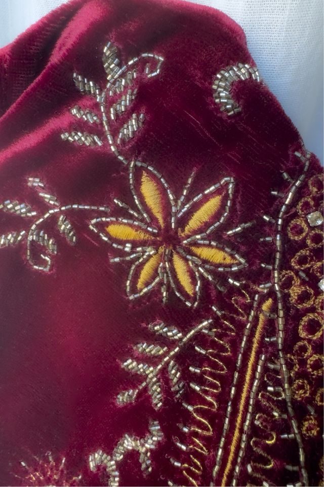 Capa de colección BDBA y pedrería bordada