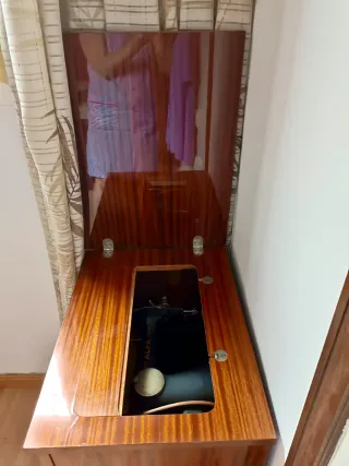 Máquina de coser ALFA antigua (Eibar) con mueble