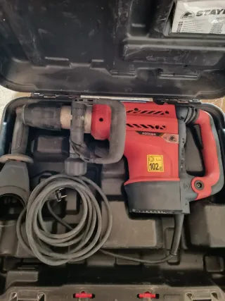 Martillo Perforador HD50BK Rojo