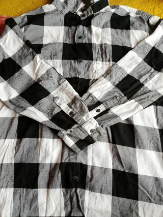 Camiseta larga cuadros blanco y negro