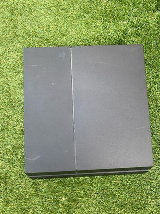 PS4 (PlayStation 4) Negra + 4 Juegos