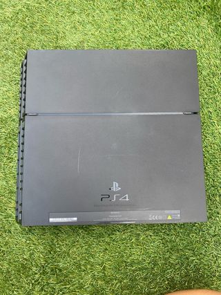 PS4 (PlayStation 4) Negra + 4 Juegos