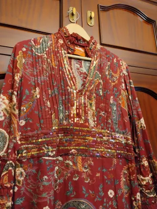 Vestido estampado con lentejuelas