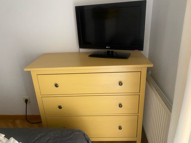 Cómoda Ikea Hemnes color mostaza