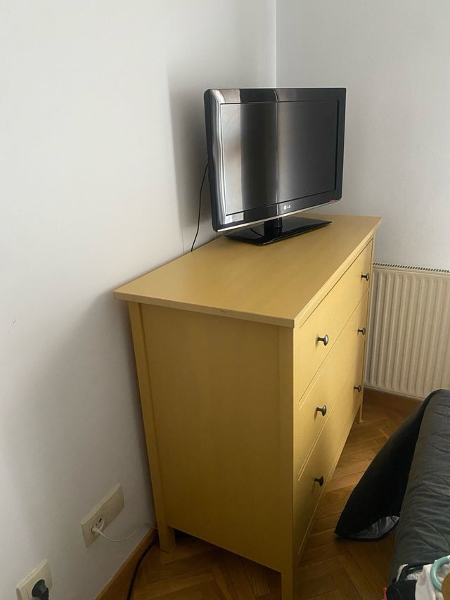 Cómoda Ikea Hemnes color mostaza