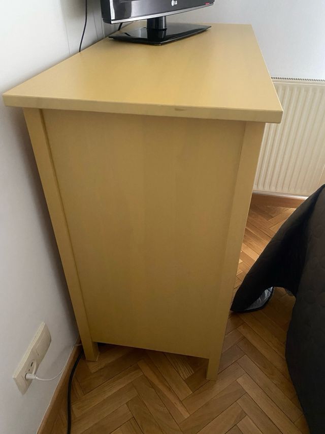 Cómoda Ikea Hemnes color mostaza