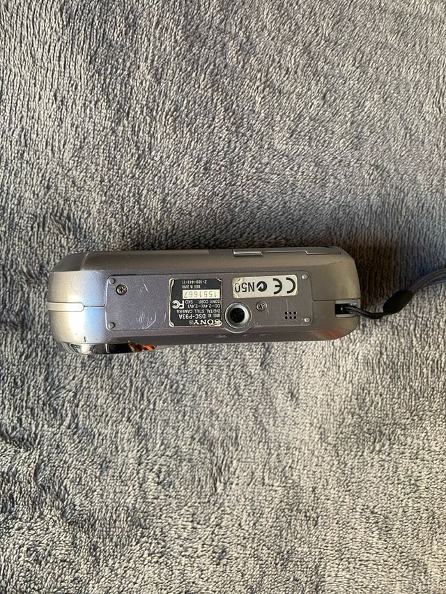 Sony Cyber-shot DSC-P93A Cámara Digital