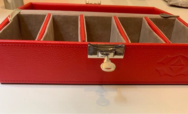 Joyero rojo de piel con tapa cristal y llaves 