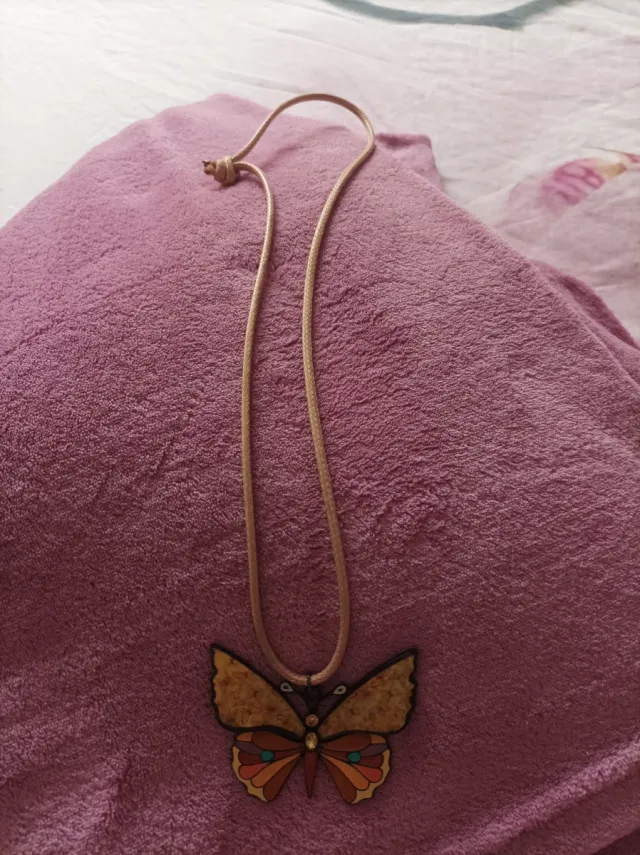 Pingente borboleta multicolorido