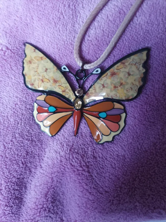 Pingente borboleta multicolorido