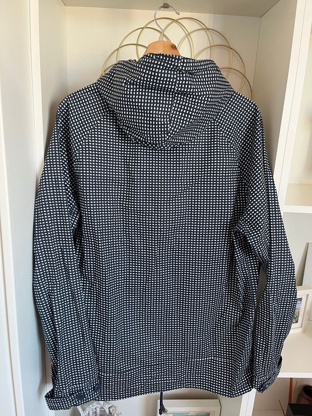 Chubasquero Zara cuadros azul marino