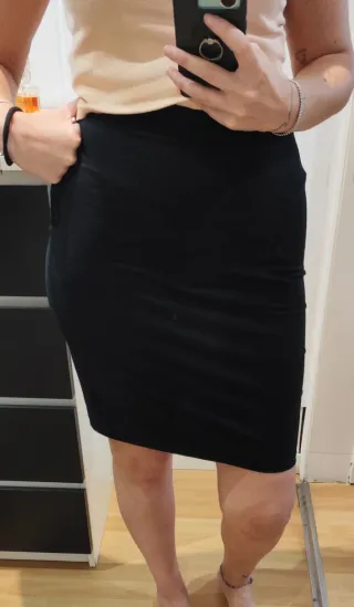 Falda lápiz negra básica