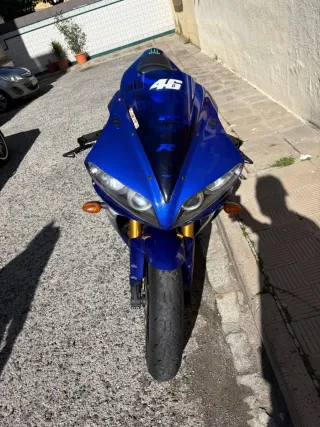 Yamaha R1 Azul