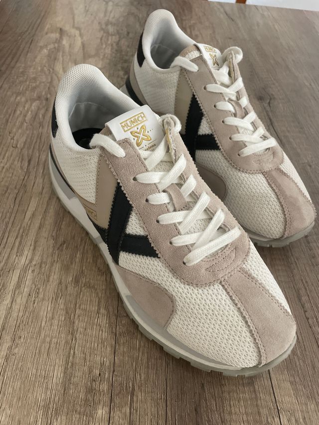Zapatillas Munich Beige y Blancas