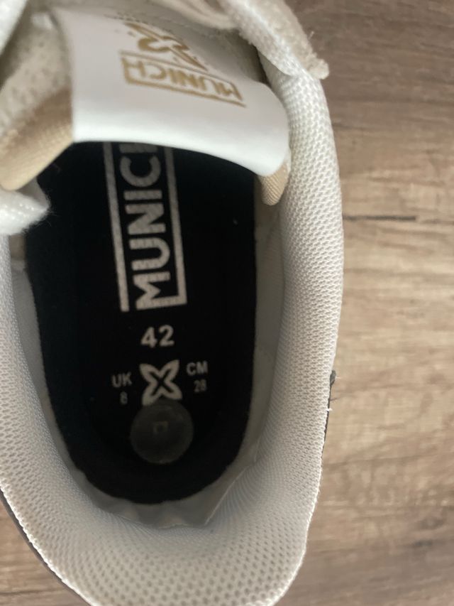 Zapatillas Munich Beige y Blancas