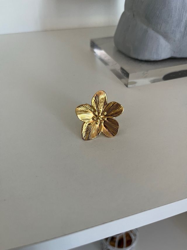 Anillo flor dorado